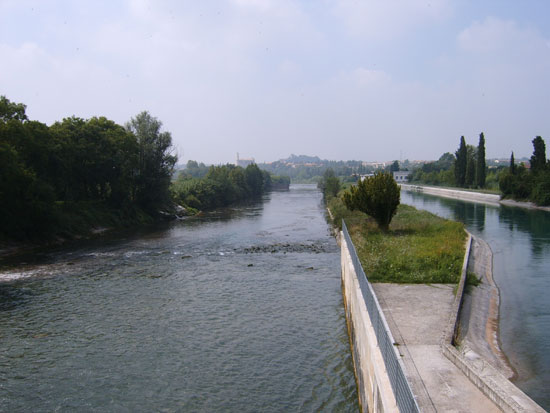 La diga di Salionze, sul fiume Mincio, a Peschiera del Garda/Valeggio sul Mincio (Verona).